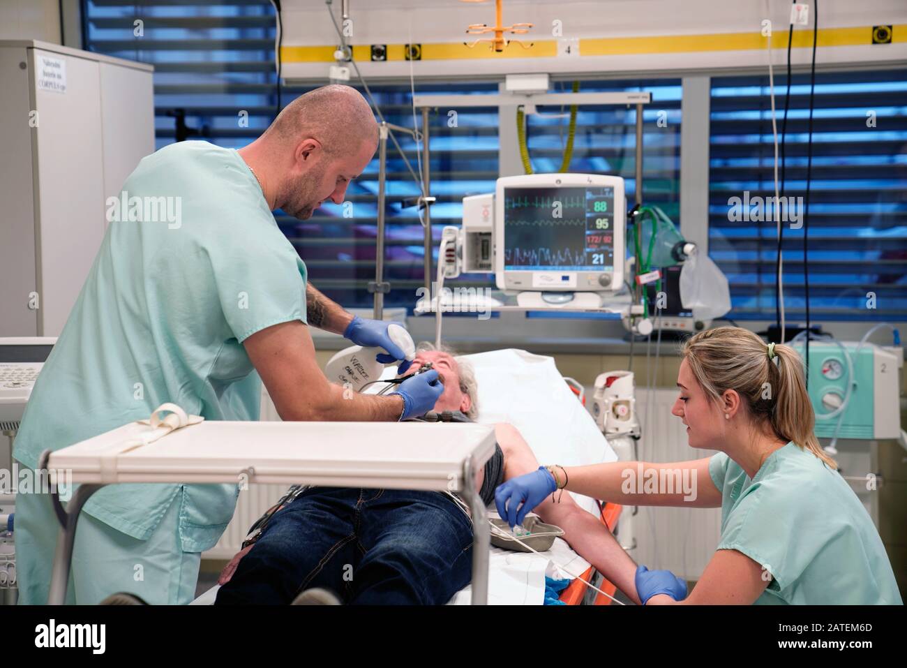 Notfallmedizin und Notfallmedizin, Notfallmedizin und Notfallversorgung, Karlsbad, Tschechien Stockfoto