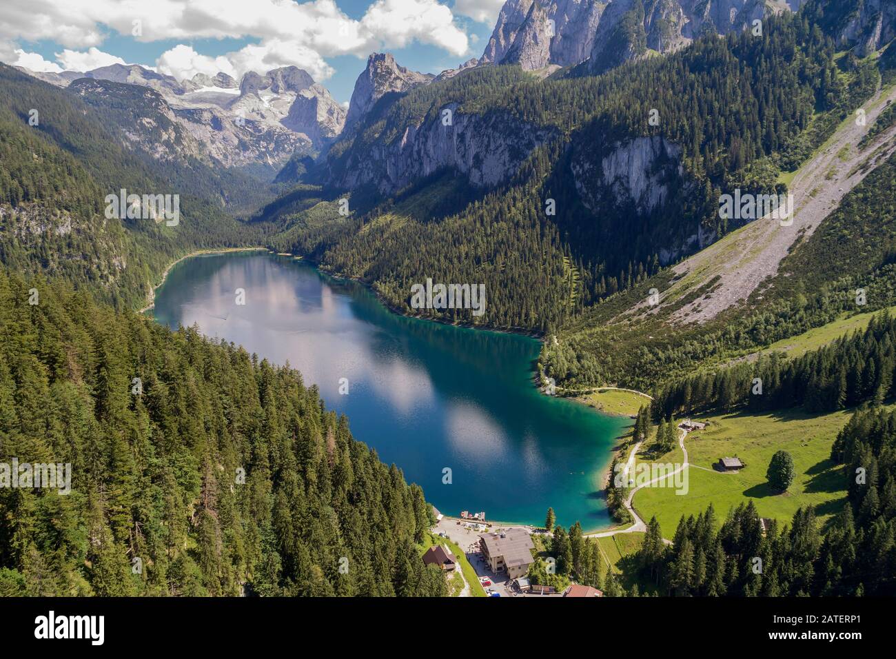 Luftbild aus dem Gosausee, Gosausee mit Dachsteingebirge, Gosau, Oberösterreich, Österreich Stockfoto