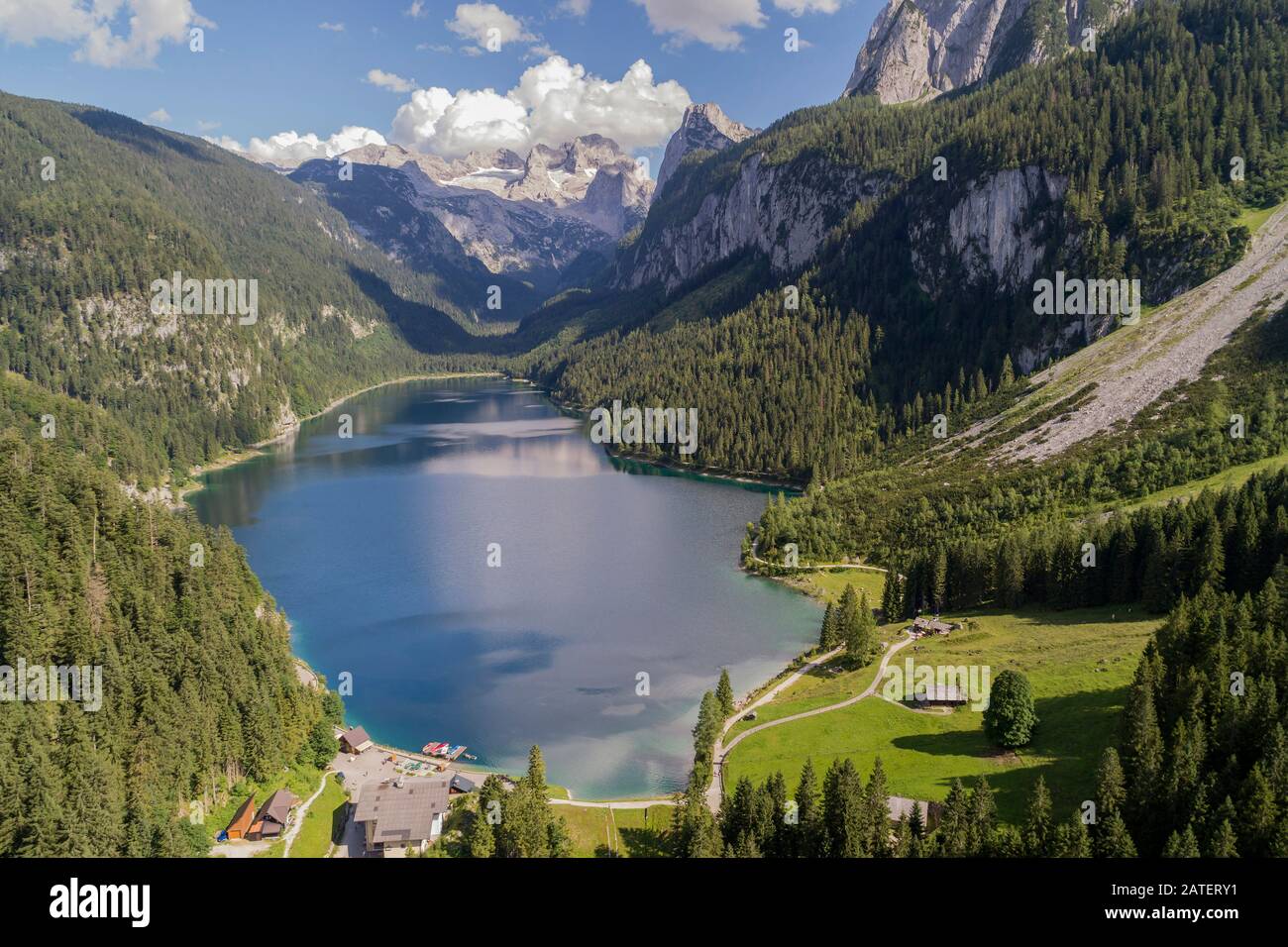 Luftbild aus dem Gosausee, Gosausee mit Dachsteingebirge, Gosau, Oberösterreich, Österreich Stockfoto