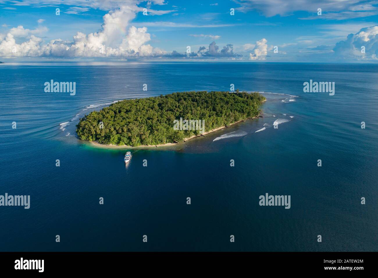 Luftbild von Wickham Island, Marovo Lagoon, Vielleicht die größte Salzwasserlagune der Welt, Salomonen, Solomon Sea Stockfoto