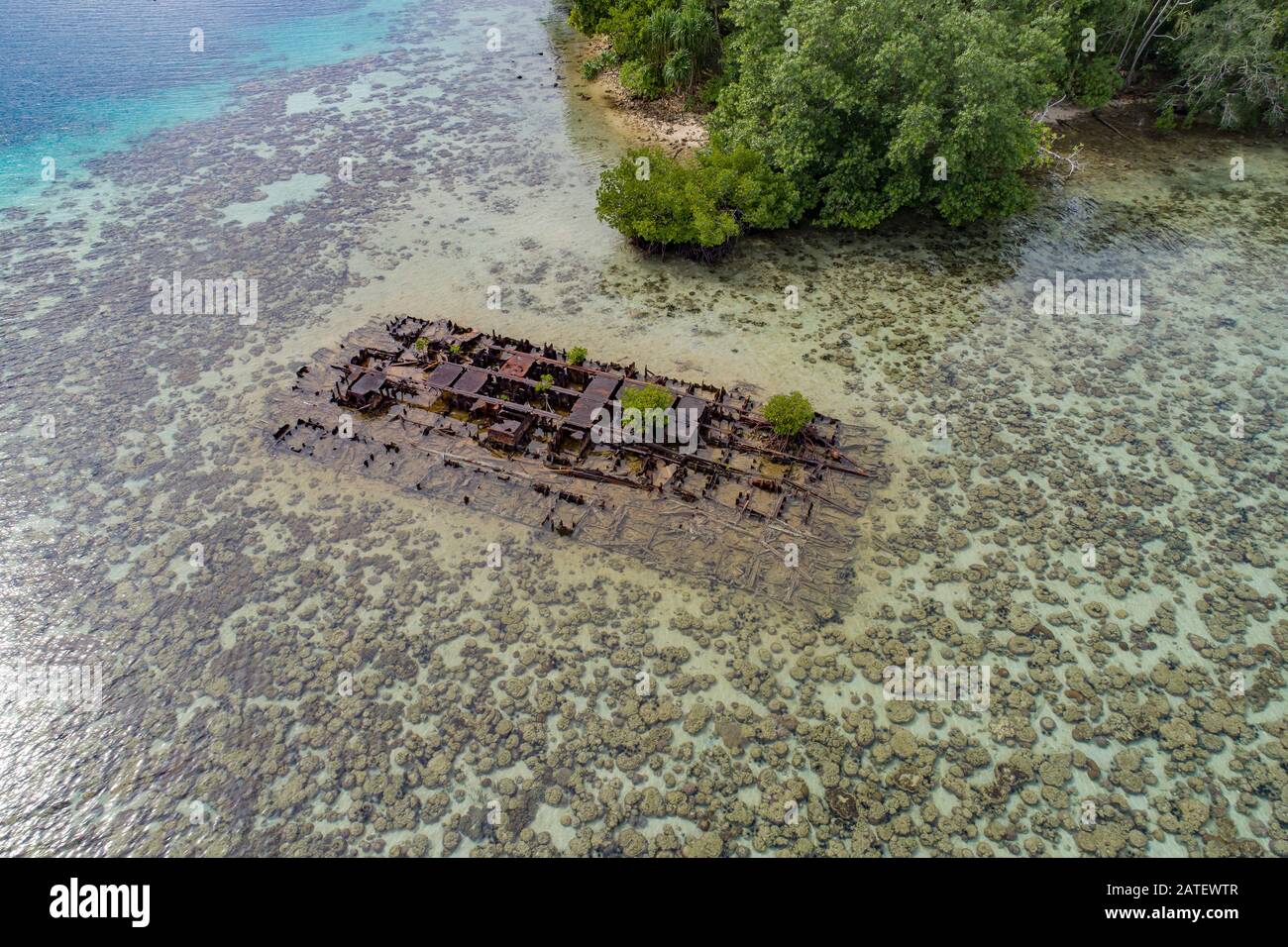 Luftbild der amerikanischen Landungsbarge auf den Ghavutu Island Florida Islands, den Salomon-Inseln, dem Pazifischen Ozean und dem Salomon-Meer Stockfoto