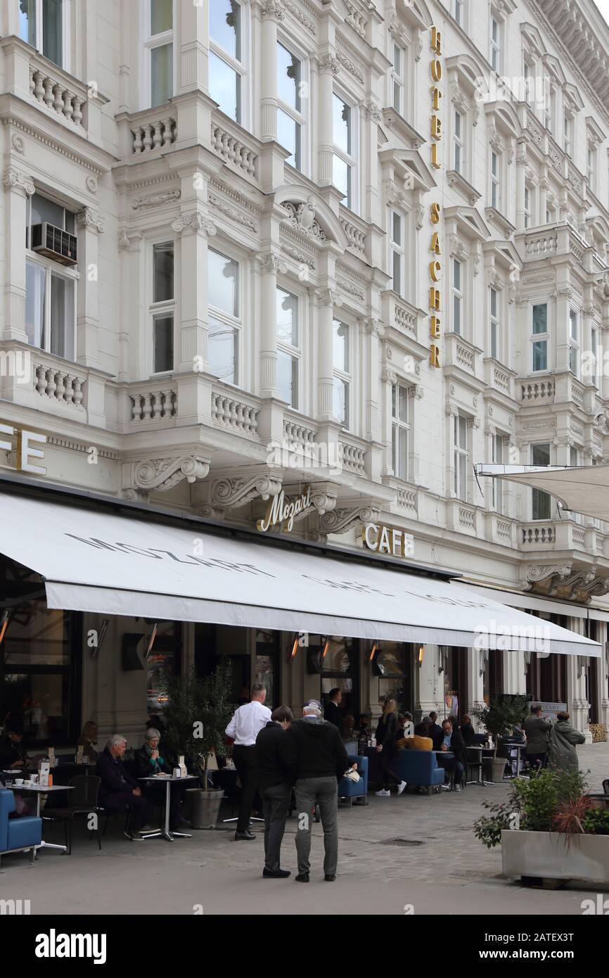 Vienna Hotel Sacher Cafe Mozart Stockfoto