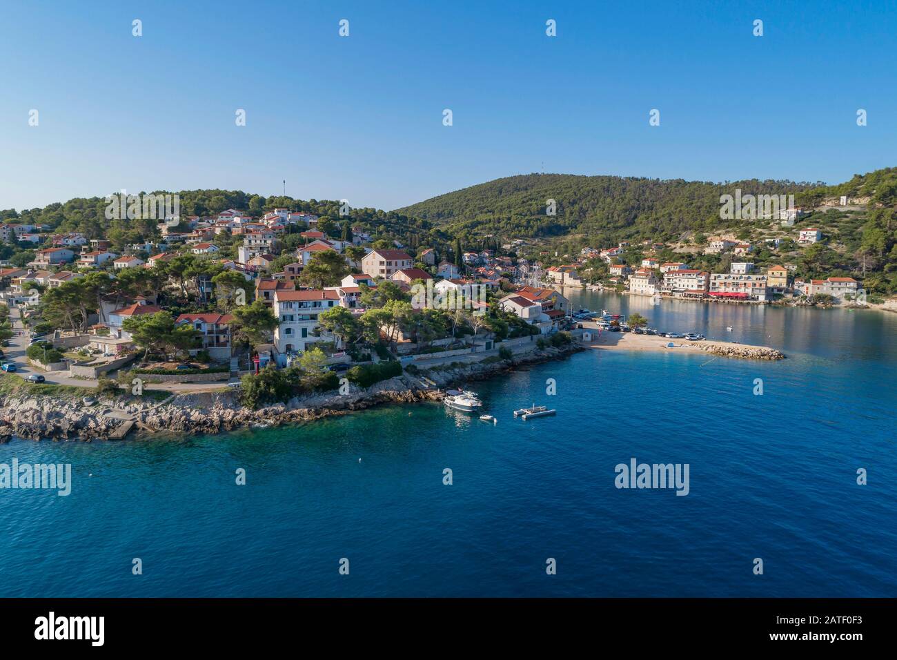 Luftaufnahme vom Strand in Tamariu, Costa Brava, Spanien, Mittelmeer Stockfoto