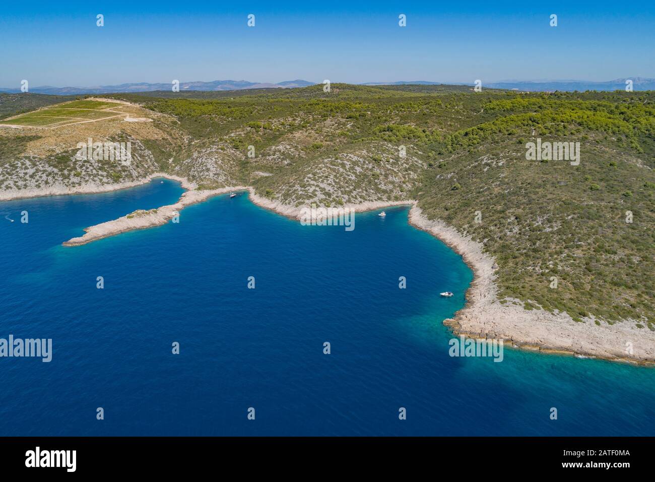 Luftbild der Küste der Insel Solta, Dalmatien, Kroatien, Adria, Mittelmeer Stockfoto