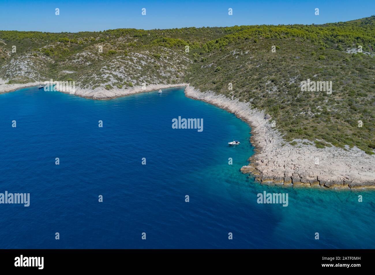 Luftbild der Küste der Insel Solta, Dalmatien, Kroatien, Adria, Mittelmeer Stockfoto
