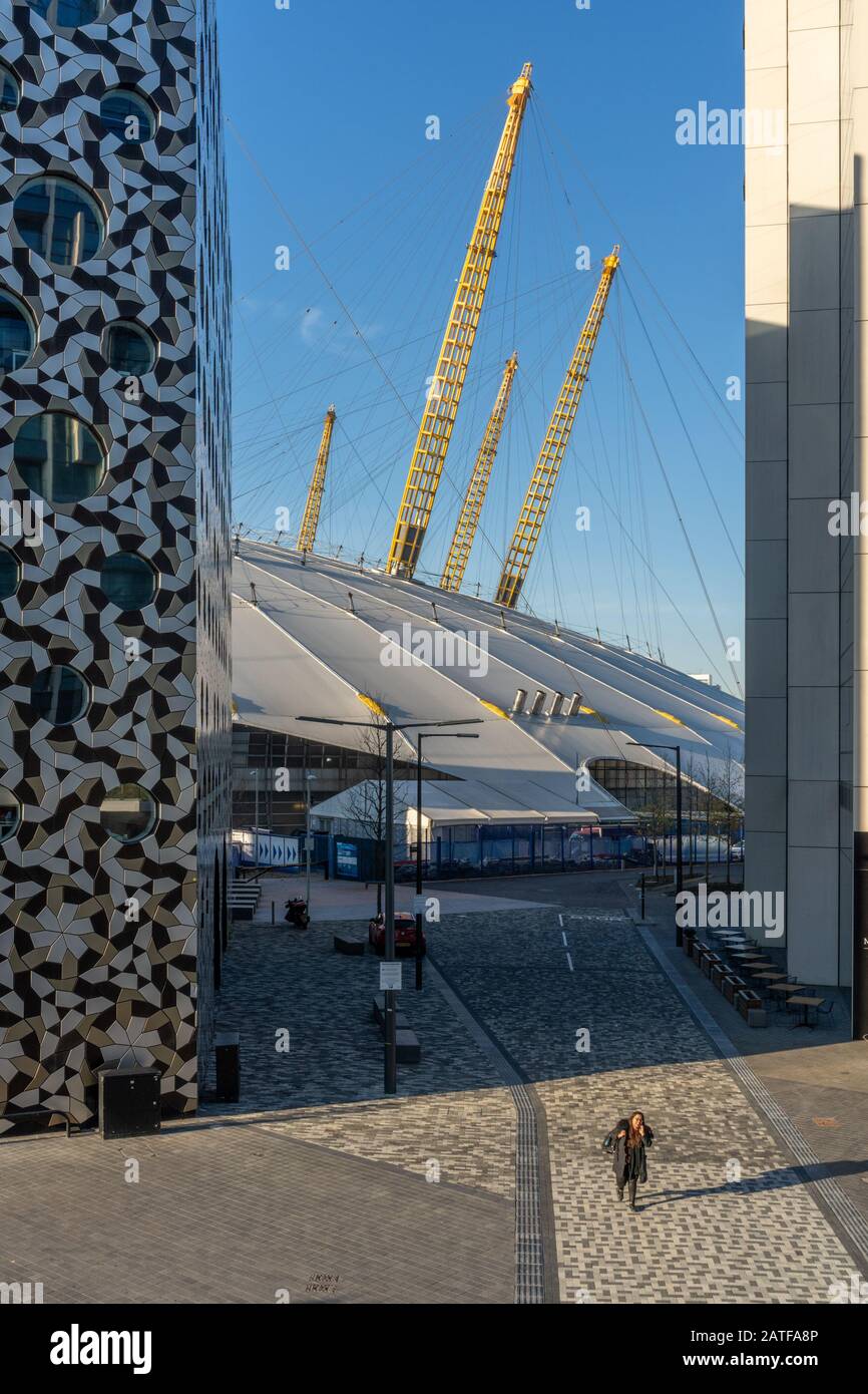 London und Cutter Lane führen zur O2 Arena Stockfoto