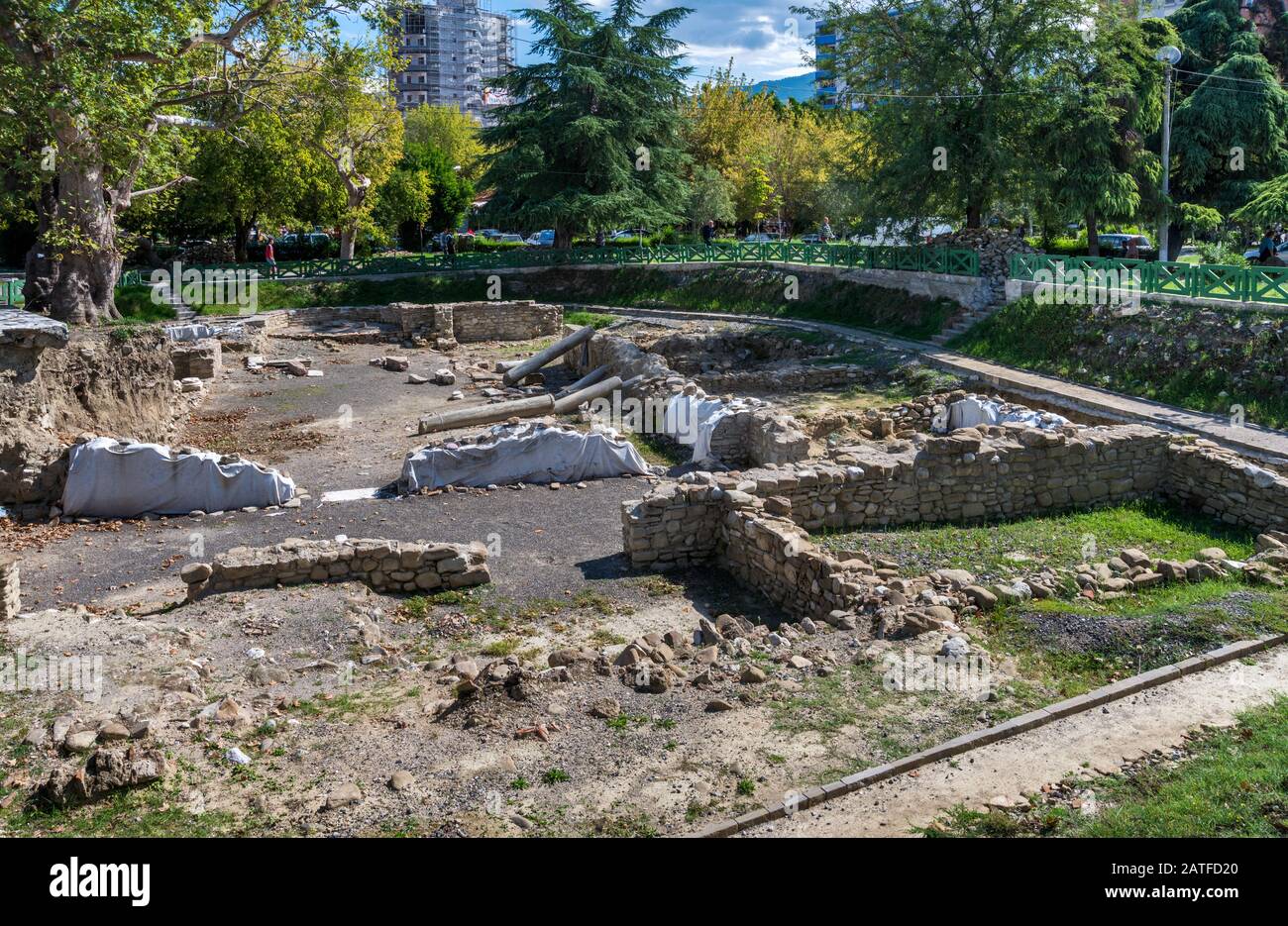 Ausgegrabene Ruinen der byzantinischen Basilika (5.-6. Jahrhundert), in Rruga Qemal Stafa in Elbasani (Elbasan), Albanien Stockfoto