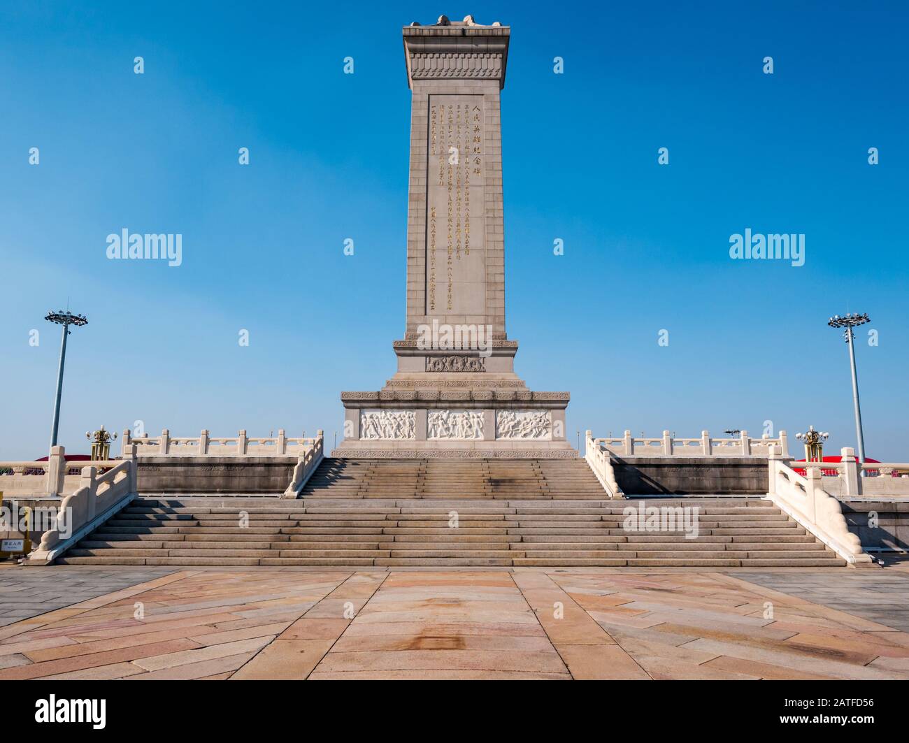 Denkmal für die Volkshelden im Zentrum des Tiananmen-Platzes, Peking, Volksrepublik China Stockfoto