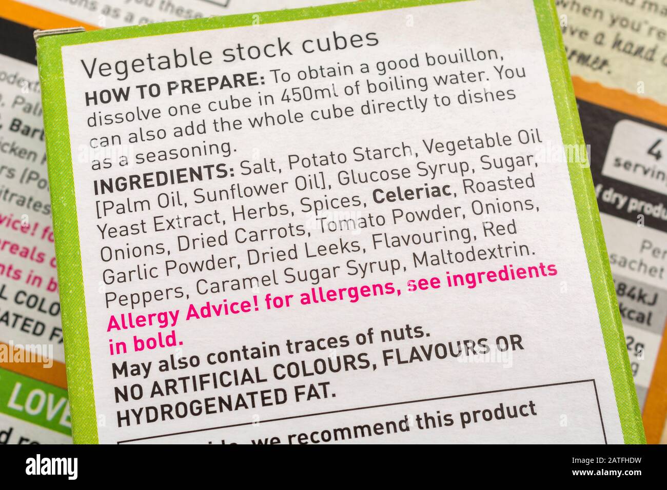 Asda Gemüsewürfel Lebensmittelverpackungen mit Infobox zur Ernährungsernährung, Lebensmittelfettgehalt, Salzgehalt, Warnhinweis zu roten Lebensmittelallergen Stockfoto