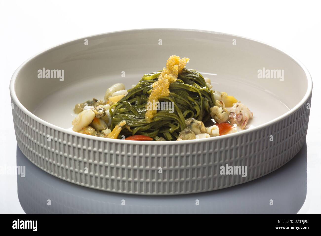 Spaghetti verdi, Pasta fatta a Mano con Pesce, Chef Nikita Sergejew, L'Arcade Restaurant, Gericht. Stockfoto