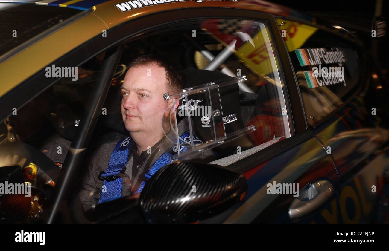 Galway, Galway, Irland. Februar 2020. Irischer Tarmac Rally Championship, Galway International Rally; Joseph McGonigle zu Beginn der Rallye bei den Teameinführungen Credit: Action Plus Sports/Alamy Live News Stockfoto