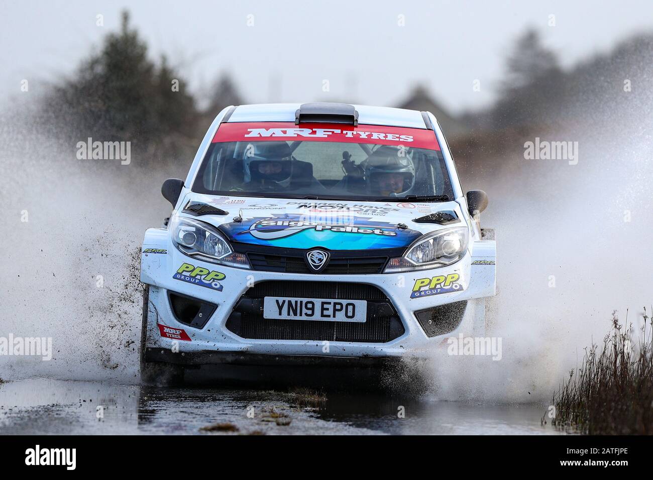 Galway, Galway, Irland. Februar 2020. Irish Tarmac Rally Championship, Galway International Rally; Eugene Donnelly und Charlie McEnery (Proton lriz R5) im Einsatz während der Galway Rally Credit: Action Plus Sports/Alamy Live News Stockfoto