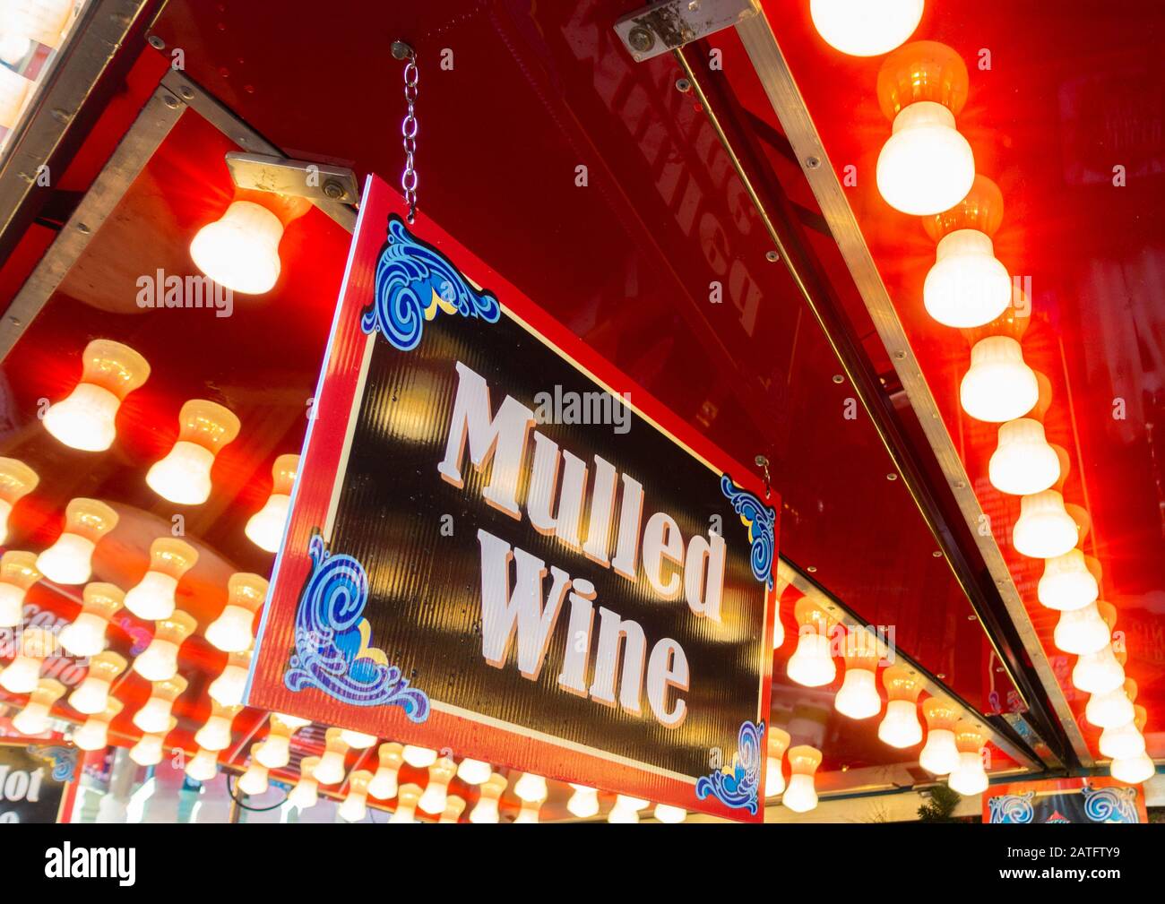 Glühweinstand am Weihnachtsmarkt. GROSSBRITANNIEN Stockfoto