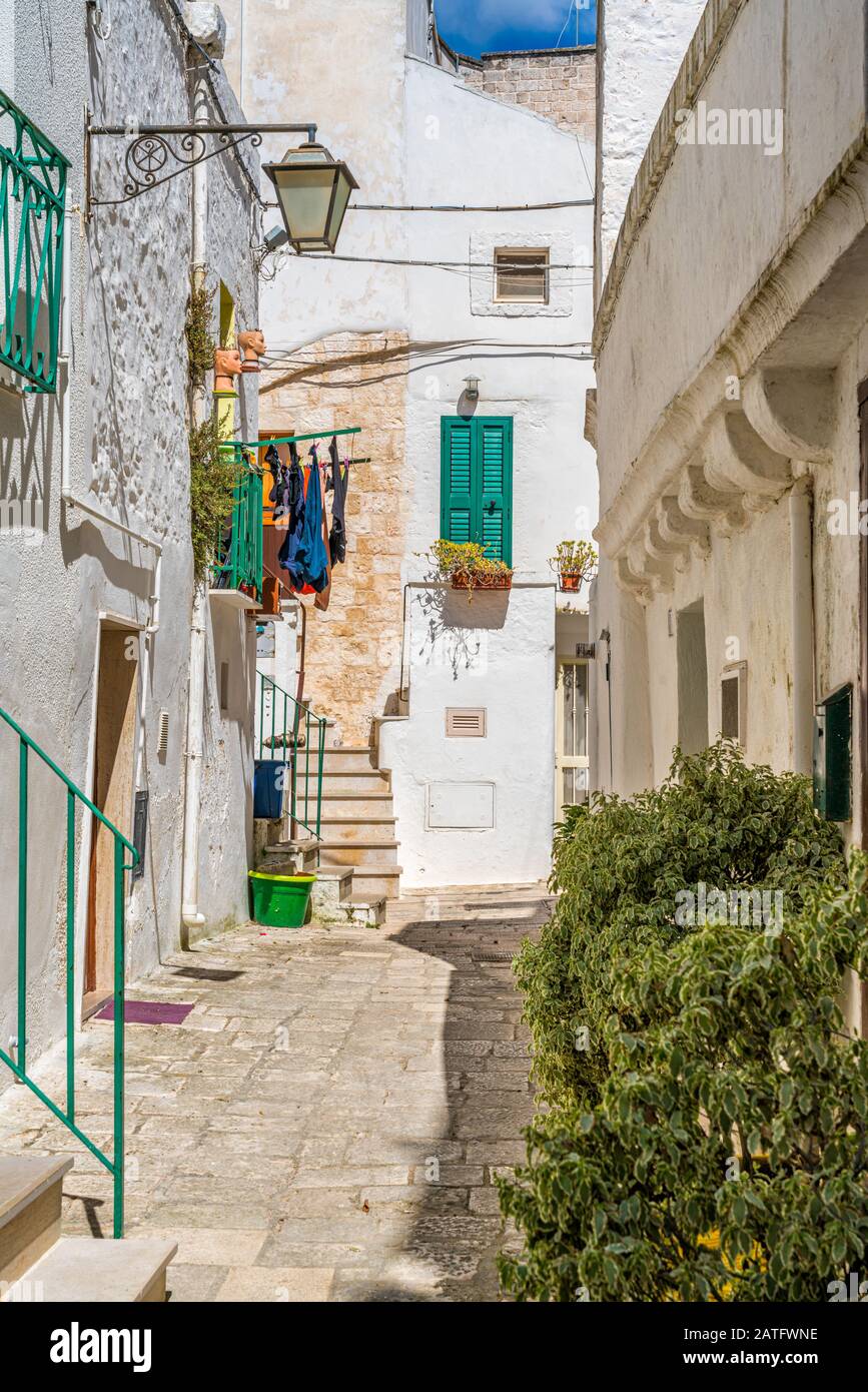 Malerische Anblick in der kleinen Stadt Cisternino, Provinz Brindisi, Apulien (Puglia), Italien. Stockfoto