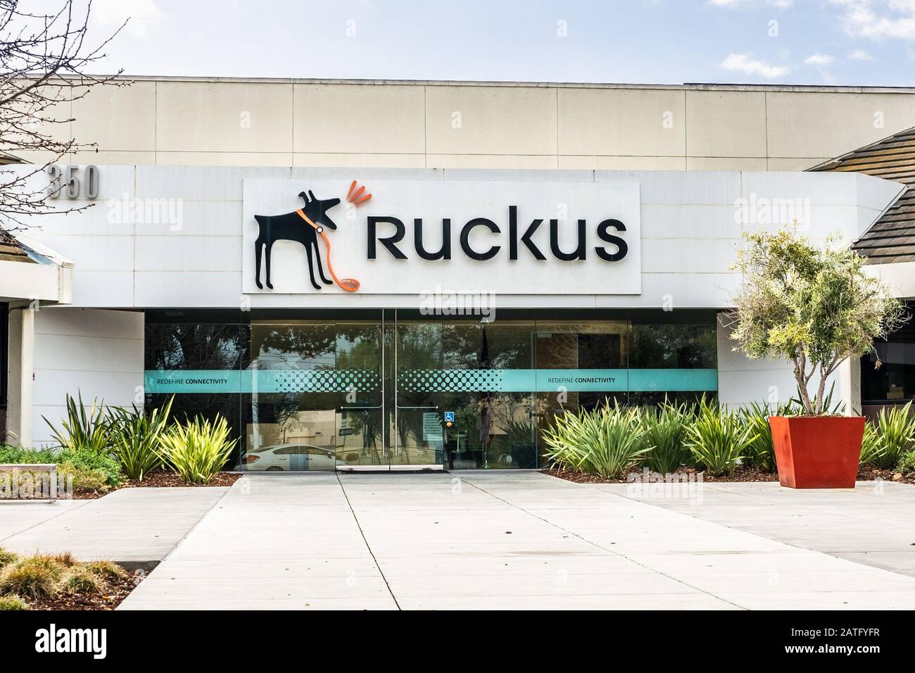 27. Januar 2020 Sunnyvale/CA/USA - Ruckus Networks Headquarters im Silicon Valley; Ruckus Networks, ein ARRIS-UNTERNEHMEN, ist ein Unternehmen, das Wired und verkauft Stockfoto