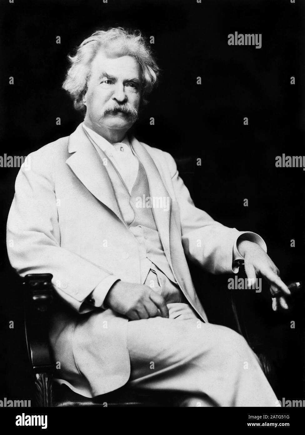 Vintage-Portrait-Foto des amerikanischen Schriftstellers und Humoristen Samuel Langhorne Klemens (zwischen 1835 und 1910), besser bekannt unter seinem Federnamen Mark Twain. Foto ca. 1907 von EINEM F Bradley aus New York. Stockfoto