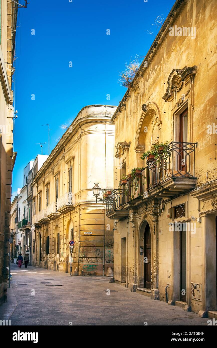 Lecce Apulia Italien 14. Oktober 2019 Blick auf Häuser und Gassen in der Altstadt Stockfoto