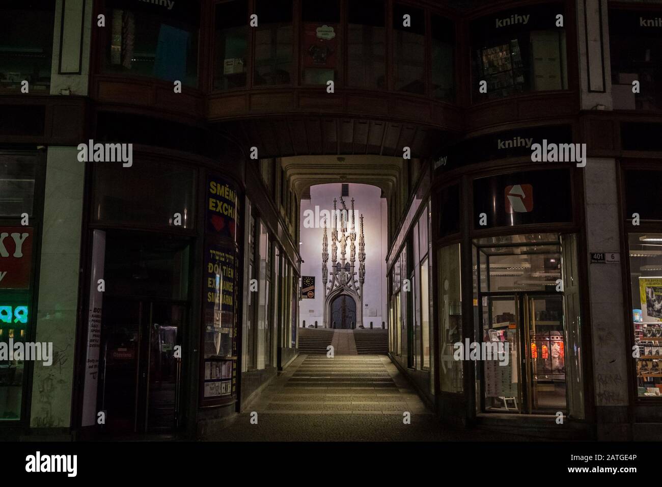 Altes Rathaus der Stadt Brünn, Tschechische Republik, auch Stará radnice, mit seinem berühmten Glockenturm Glockenturm mit seinen mittelalterlichen Skulpturen aus den wichtigsten p gesehen genannt Stockfoto