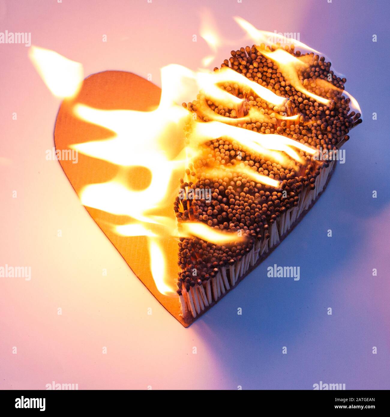 Flammendes Herz Stockfotos Und Bilder Kaufen Alamy