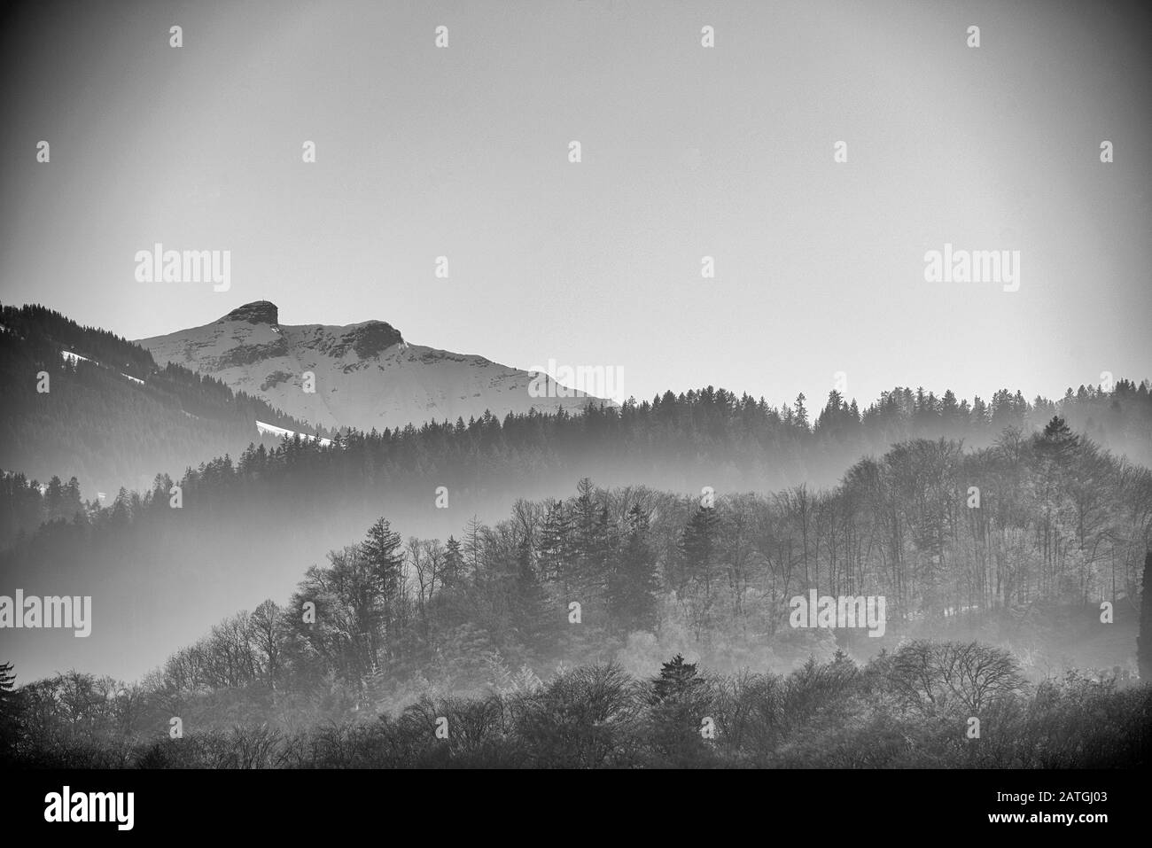 Frankreich, Haute-Savoie (74), Alpen, Nebel Stockfoto