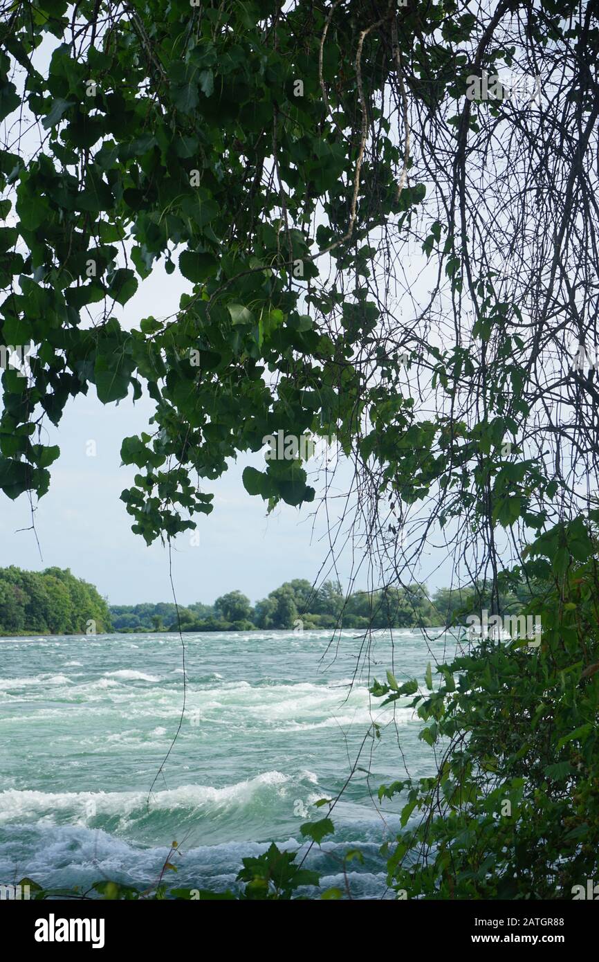 Rapids Park La Soule-Lachine, Blick auf die Fleuve Saint-Laurent, den Sankt-Lorenz-Strom, die Stadt Montréal, Provinz Quebec, Kanada Stockfoto