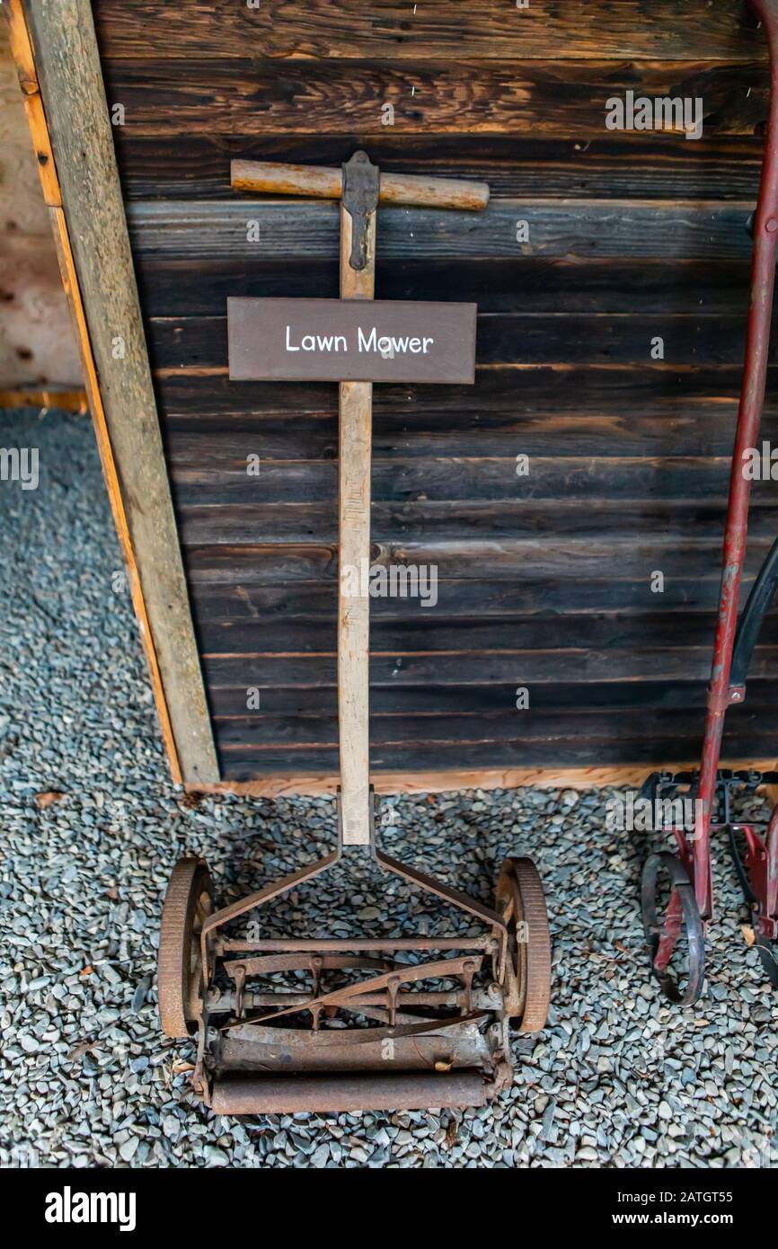 Antiker Rasenmäher Stockfotos & Antiker Rasenmäher Bilder - Alamy