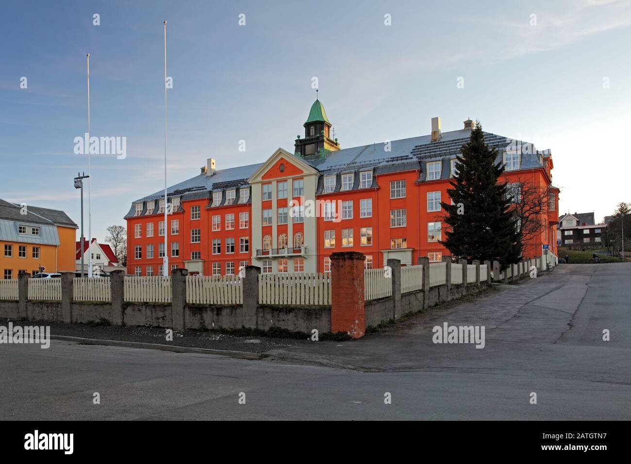 Kongsbakken-Oberrealschule in Tromso Stockfoto