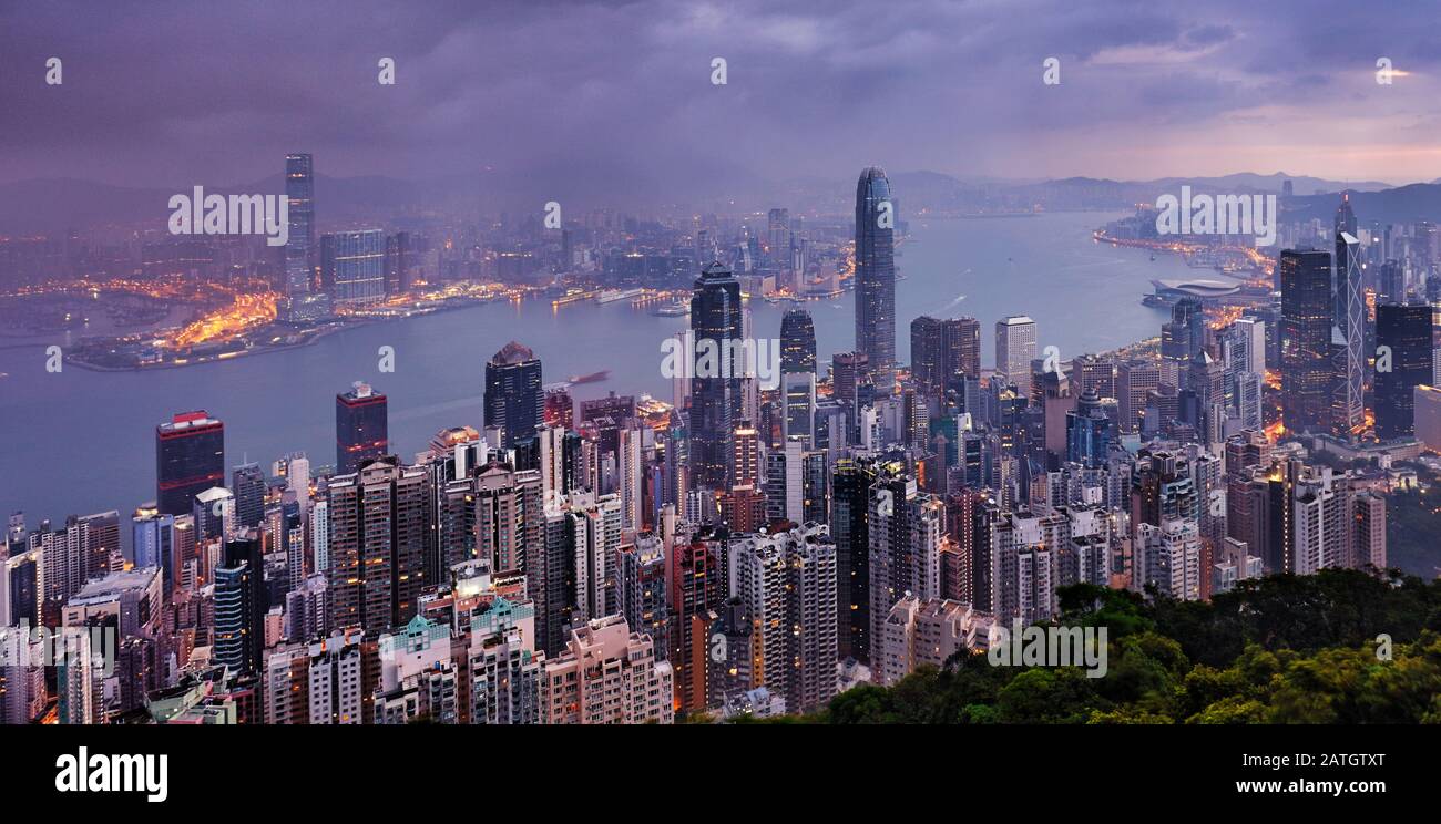 Hongkong mit Blick auf die Nacht Stockfoto
