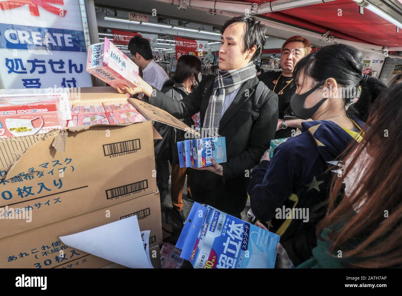 Surgical mask japan Fotos und Bildmaterial in hoher Auflösung Alamy