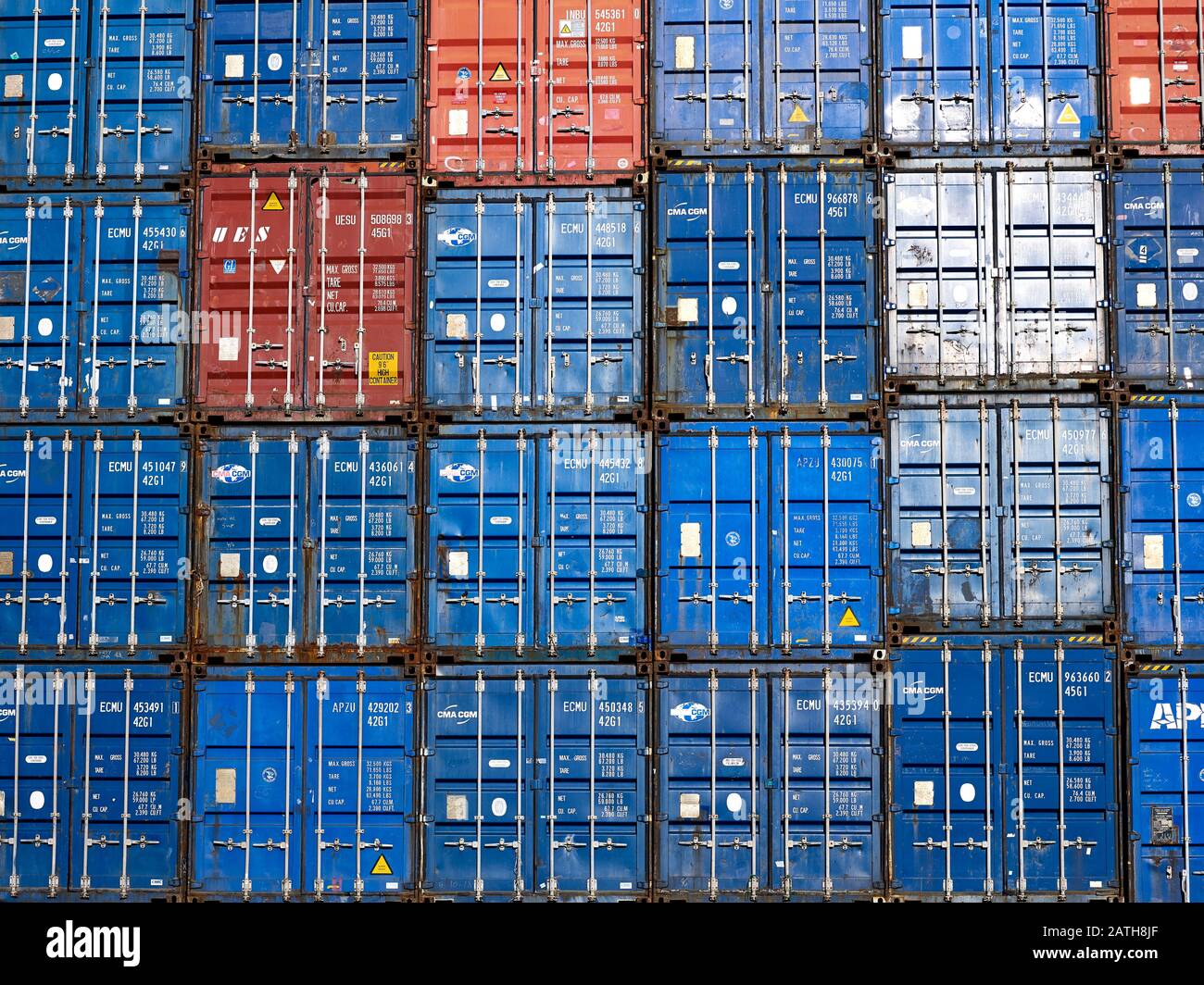 Lagerung von Transportbehältern im Hafen von Rotterdam, Niederlande. Stockfoto