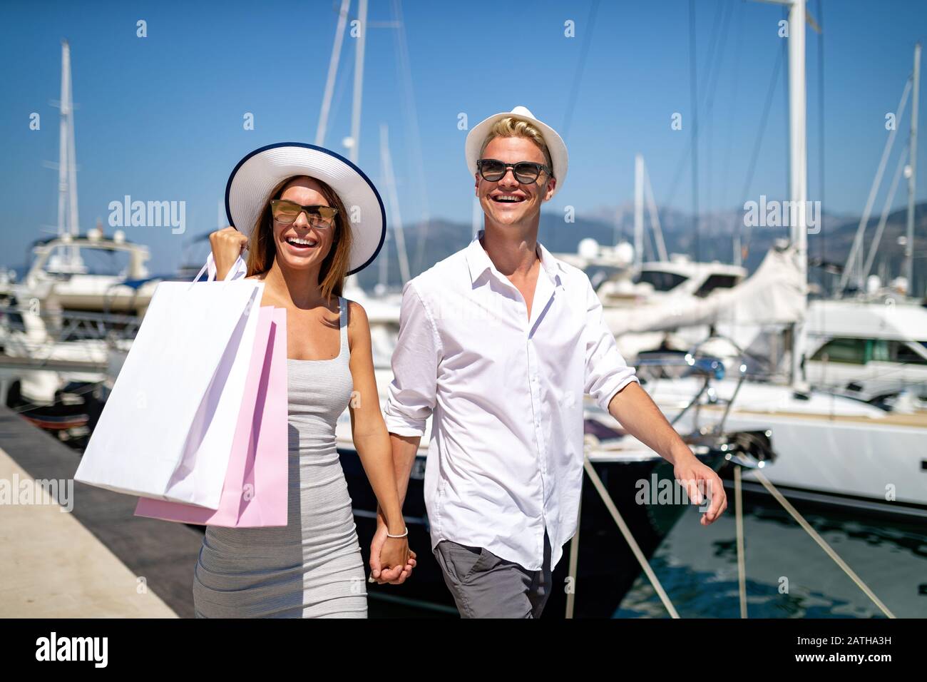 Paar auf Sommer Urlaub Reisen und Einkaufen Stockfoto Paar auf Sommer Urlaub Reisen und Einkaufen Stockfoto