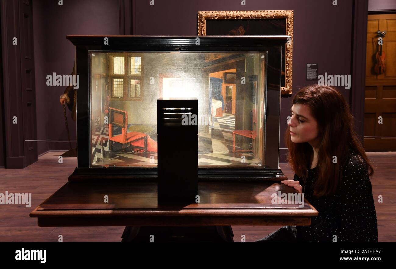 Tate Britain, London, Großbritannien. Februar 2020. Britischer Baroque: Power and Illusion, die erste Ausstellung, die sich jemals mit der Kultur des Barock in Großbritannien befassen wird, läuft vom 4. Februar bis zum 19. April 2020. Von der Restauration von Karl II. Im Jahr 1660 bis zum Tod von Königin Anne im Jahr 1714 erforscht die Ausstellung Zusammenhänge zwischen Kunst und Macht. Bild: Eine Peepshow mit Innenansichten eines niederländischen Hauses, ca.1655-60. Samuel van Hoogstraten. The National Gallery, London. Kredit: Malcolm Park/Alamy Live News. Stockfoto