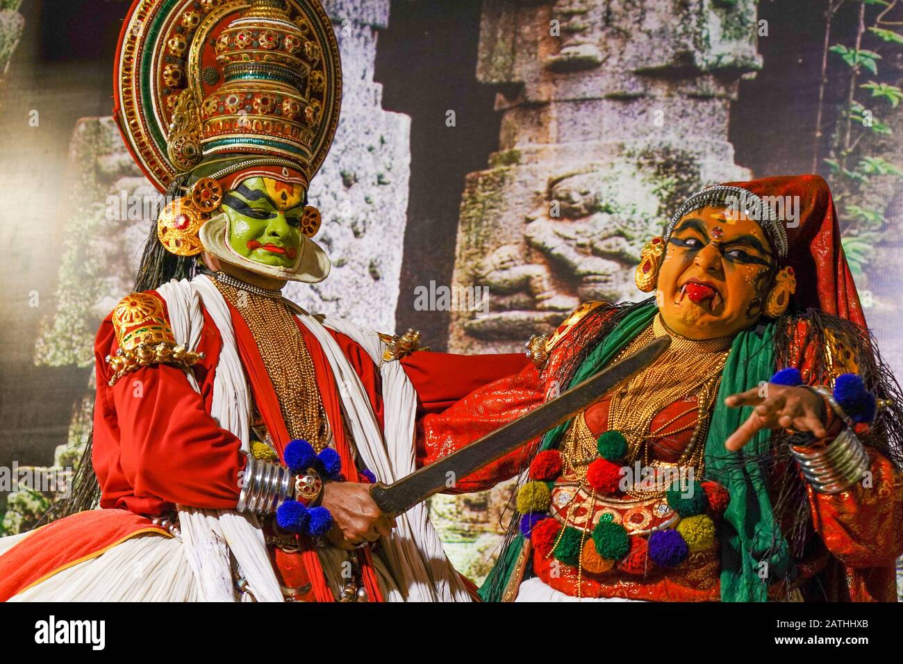 Eine Aufführung von Narakasuravadham. Aus einer Reihe von Reisefotos in Kerala, Südindien. Fotodatum: Freitag, 17. Januar 2020. Foto: Roger Garfield/ Stockfoto