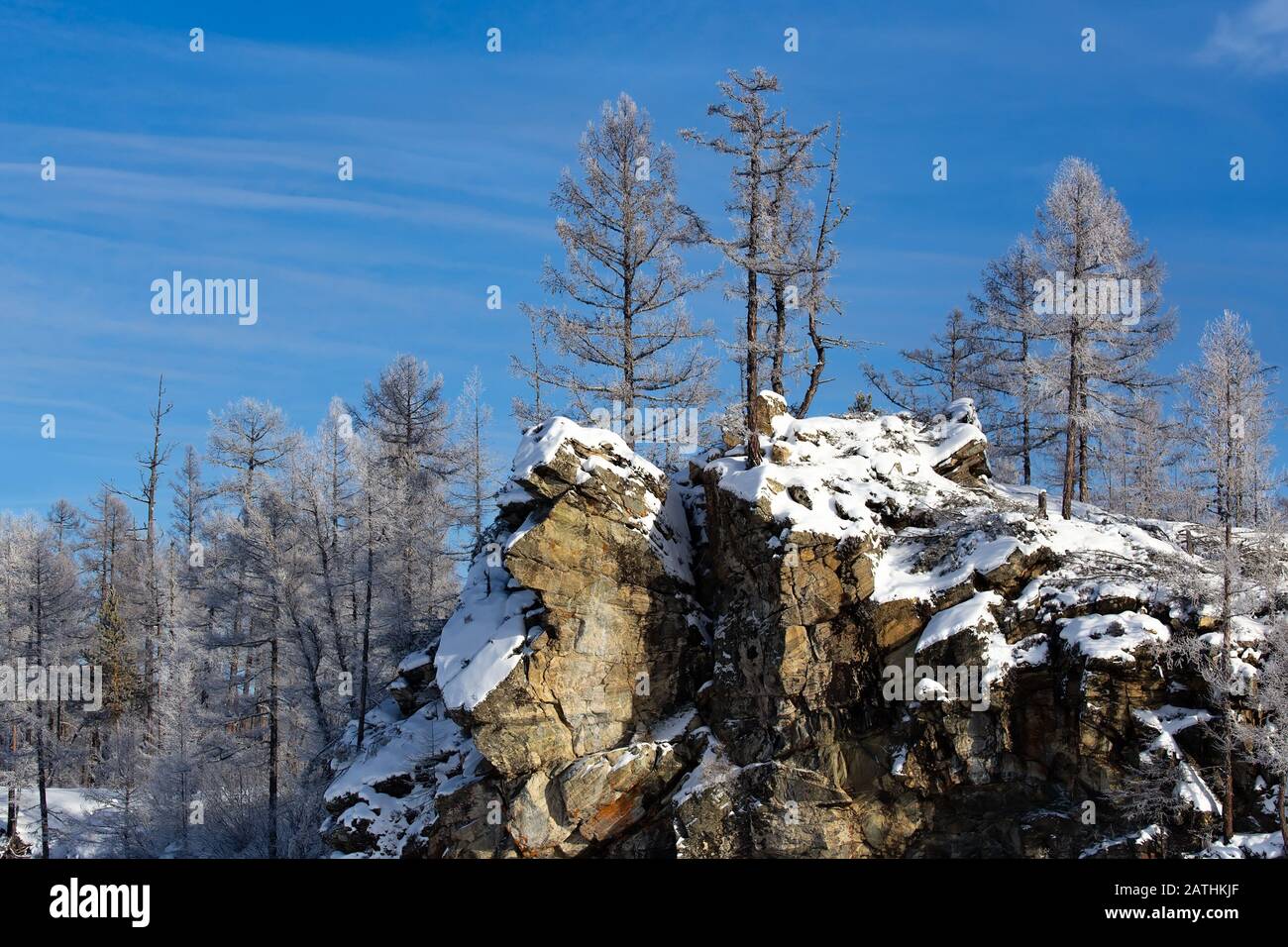 Winterlandschaft in Süd-Yakutia, am Ufer des Samokit River Stockfoto