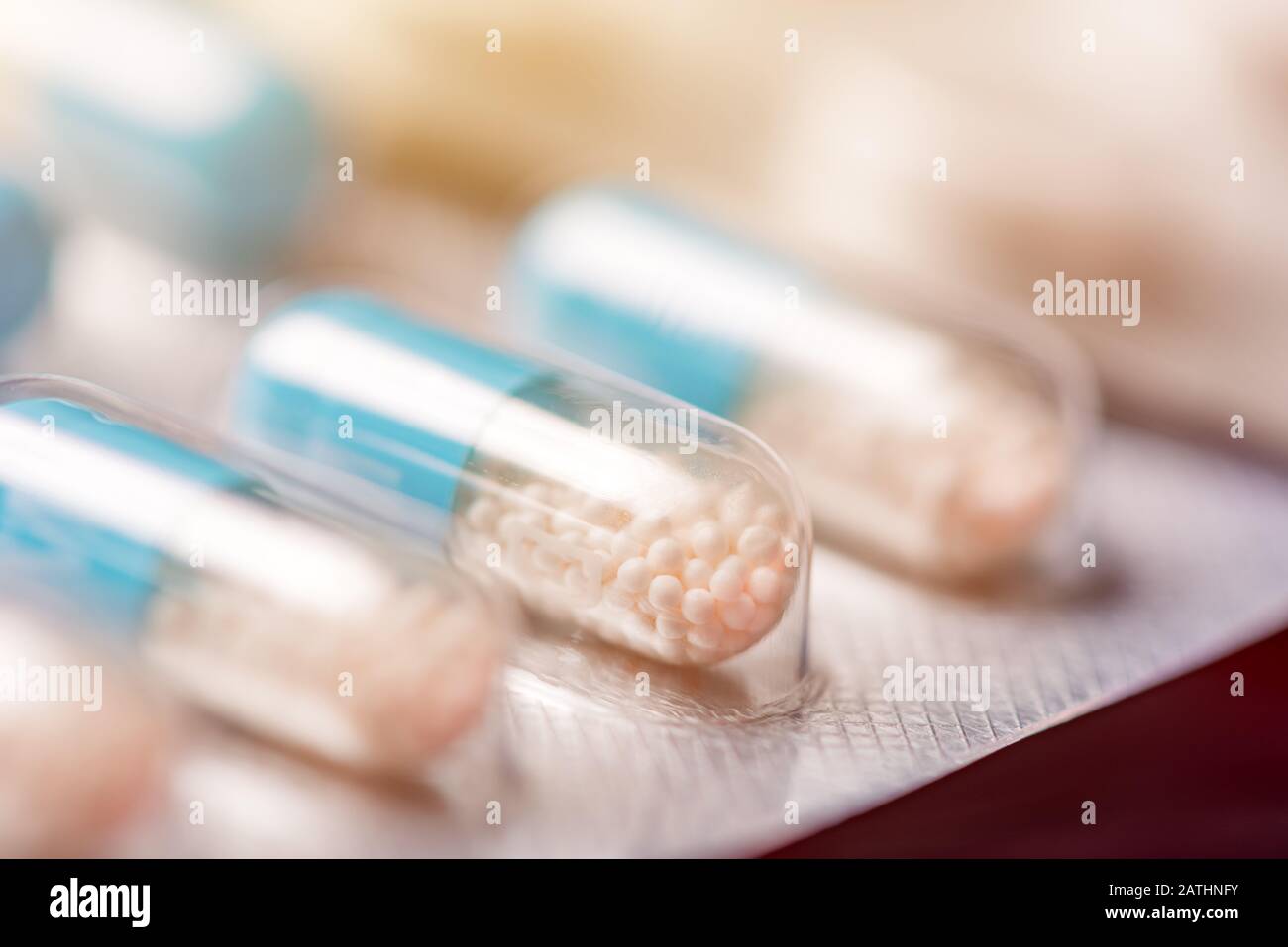 Pillen und Tabletten Makro, Pharmazie und Gesundheitswesen, selektiver Fokus Stockfoto