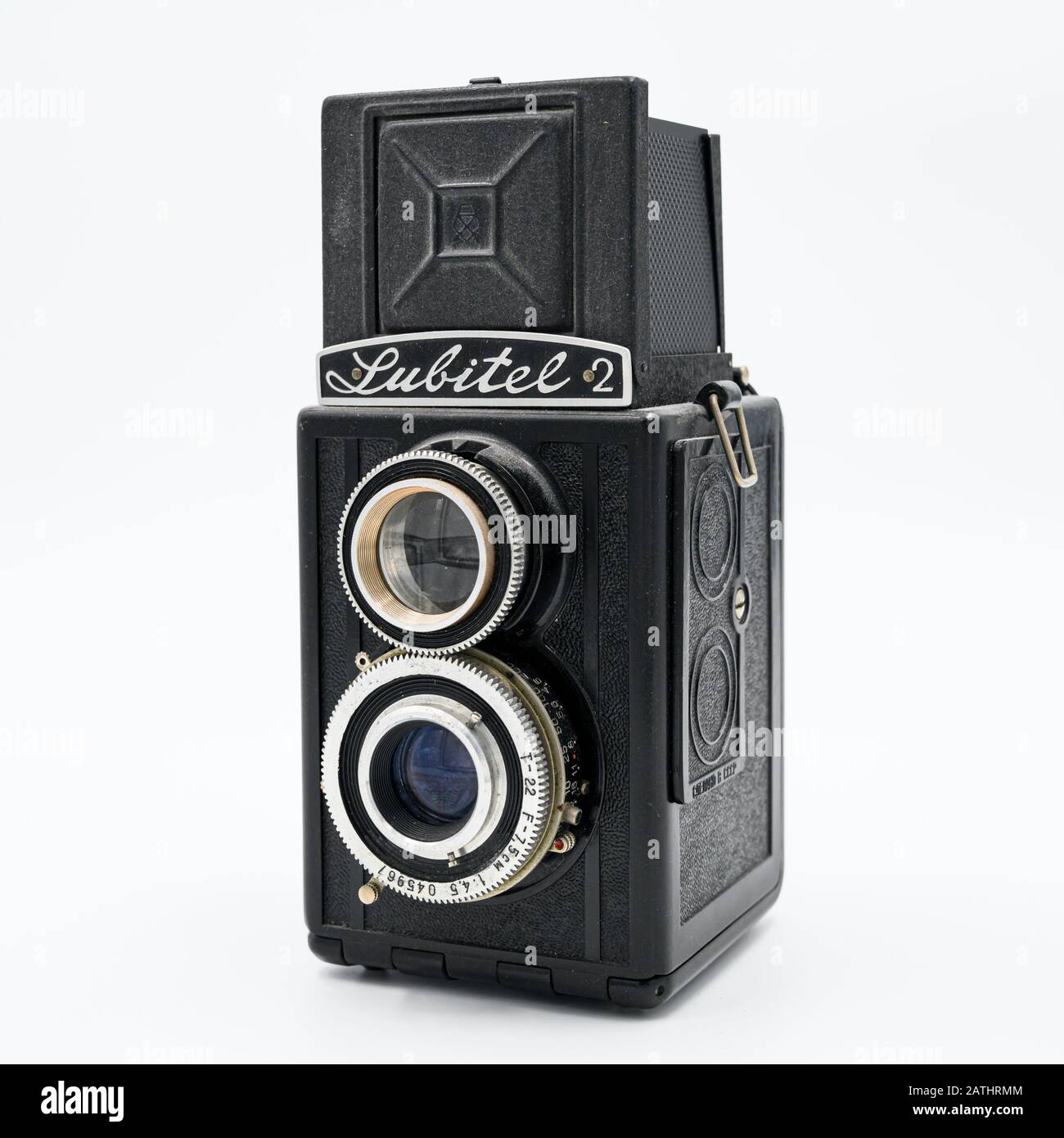 Nahaufnahme einer Mittelformatfilmkamera Lubitel 2 TLR 120 aus der Zeit der Sowjetunion Stockfoto