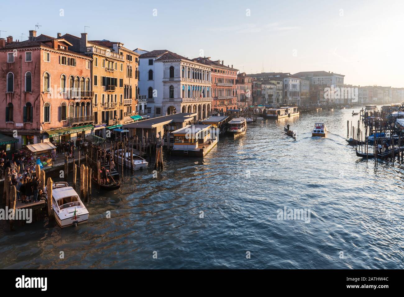 Die Kornen und Kanäle Venedigs. Der Canal Grande von der Accademia-Brücke. In der Geschichte. Italien Stockfoto