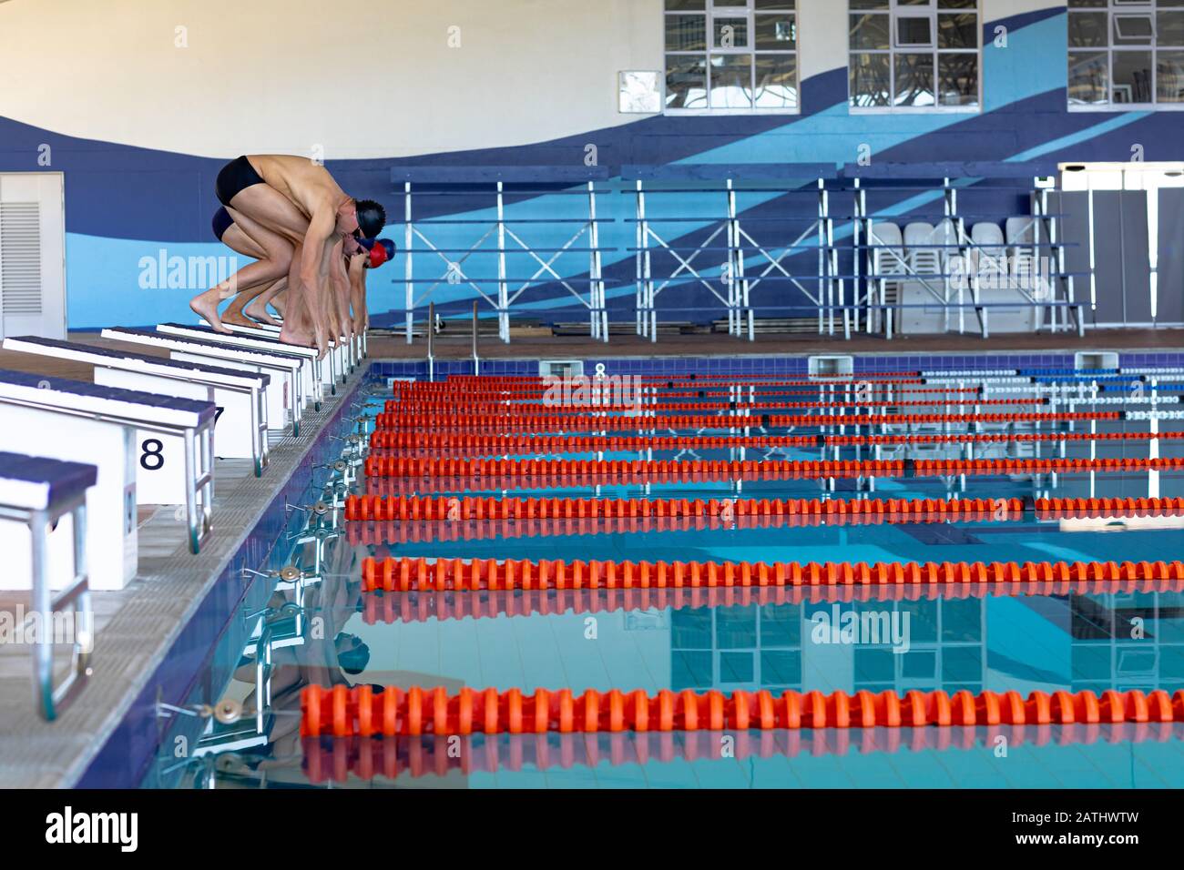 Schwimmer bereit zum Eintauchen Stockfoto