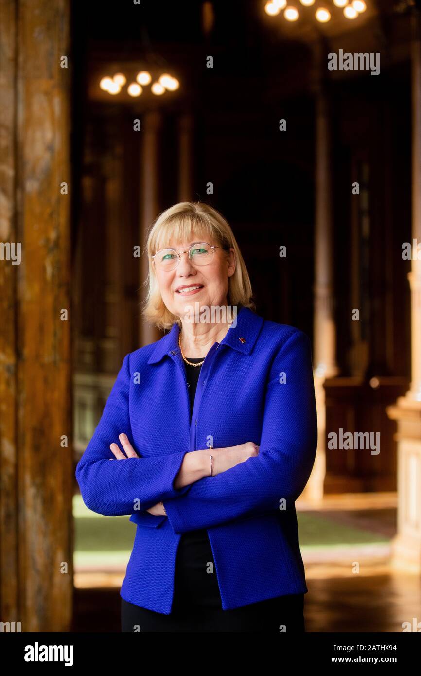 Essen, Deutschland. Februar 2020. Ursula Gather, Vorsitzende des Kuratoriums der Alfried-Stiftung von Bohlen und Halbach, in der Villa Hügel untergebracht. Credit: Rolf Vennenbernd / dpa / Alamy Live News Stockfoto