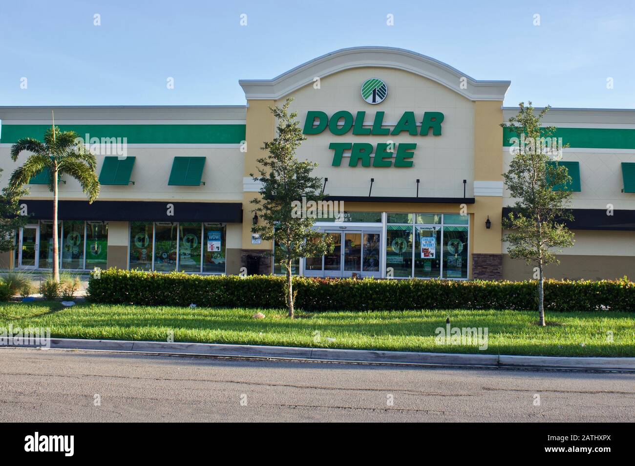 25.08.2019 Miami Florida-Dollar Tree Brick and Mortar Store, eine Kette von Discount-Variety-Geschäften, die Artikel für 10 oder weniger Dollar verkauft. Stockfoto