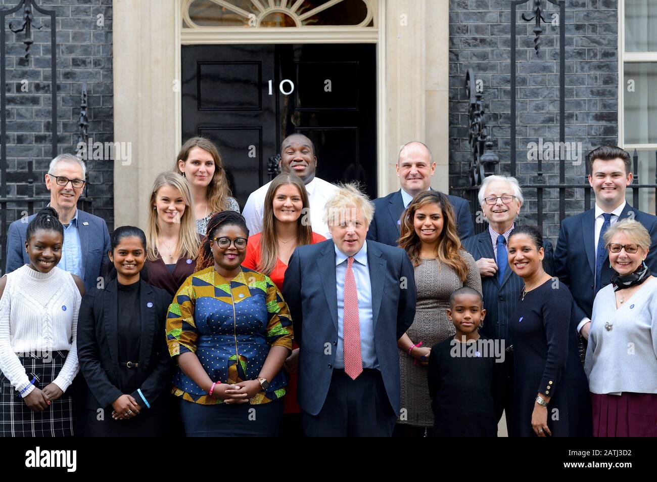 London, Großbritannien. Januar 2020. GESPERRT BIS ZUM 4. FEBRUAR. Vertreter von Cancer Research UK - Unterstützer und Betroffene - treffen Premierminister Boris Johnson zu Gesprächen in der Downing Street vor dem Weltkrebstag am 4. Februar Credit: PjrFoto/Alamy Live News Stockfoto