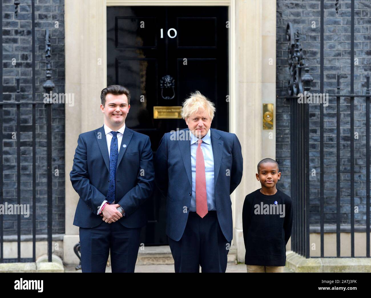 London, Großbritannien. Januar 2020. GESPERRT BIS ZUM 4. FEBRUAR. Vertreter von Cancer Research UK - Unterstützer und Betroffene - treffen Premierminister Boris Johnson zu Gesprächen in der Downing Street vor dem Weltkrebstag am 4. Februar Credit: PjrFoto/Alamy Live News Stockfoto