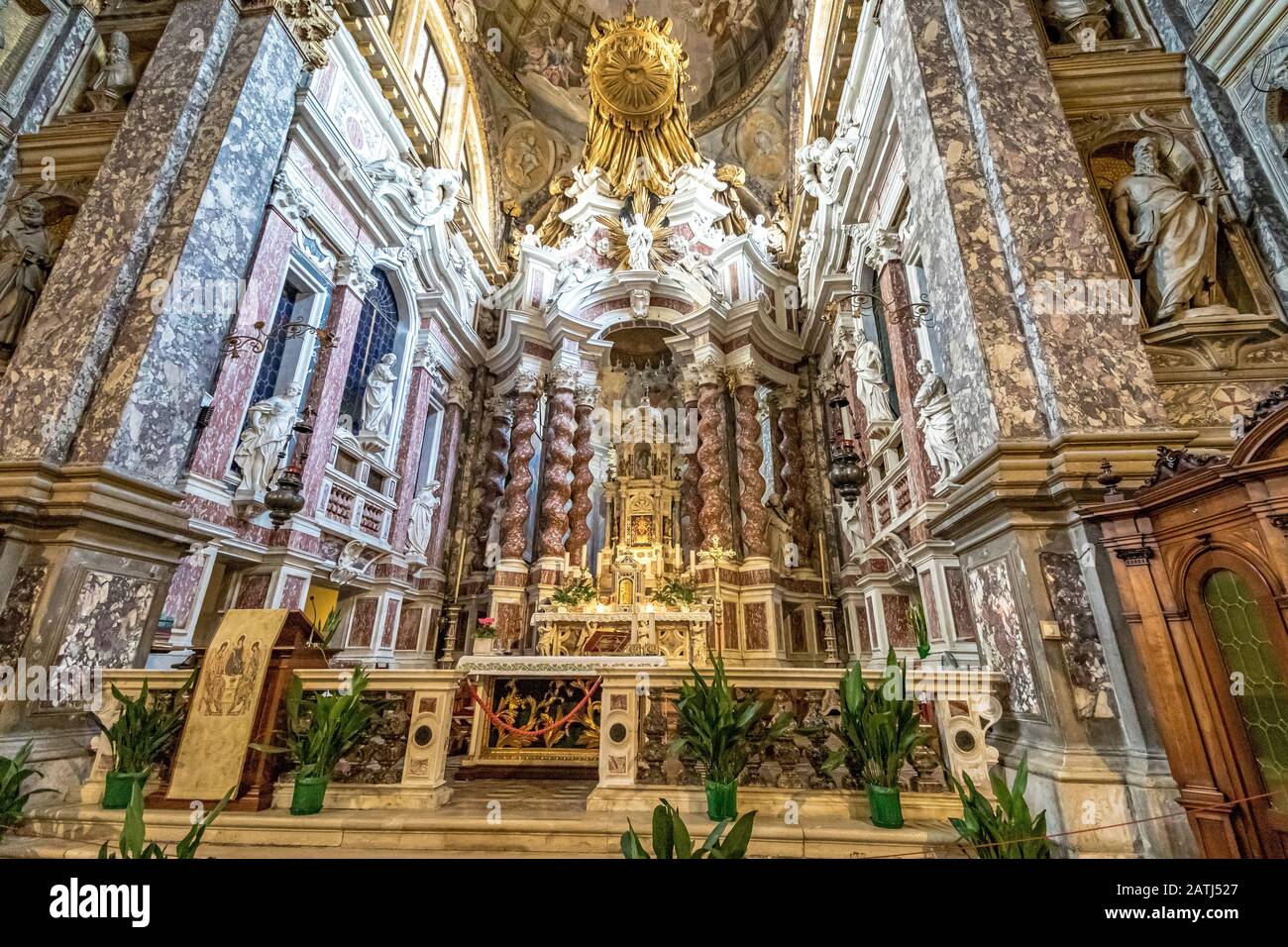 Der Altar und das Innere der Kirche Santa Maria di Nazareth, Venedig, Italien Stockfoto