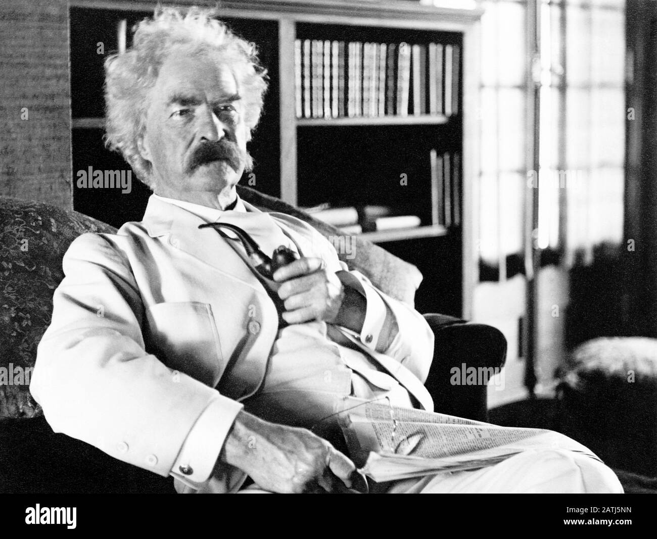 Vintage-Portrait-Foto des amerikanischen Schriftstellers und Humoristen Samuel Langhorne Klemens (zwischen 1835 und 1910), besser bekannt unter seinem Federnamen Mark Twain. Foto ca. 1905. Stockfoto