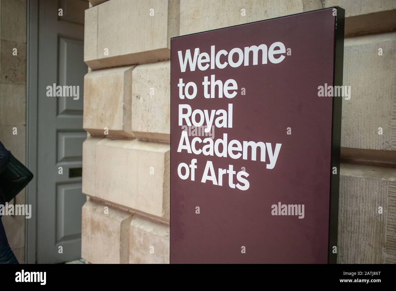 Besuchen Sie Die Royal Academy of Arts, Eine Kunstanstalt mit Sitz in London, und veranstalten Sie einige der besten Kunstausstellungen in der Hauptstadt Stockfoto