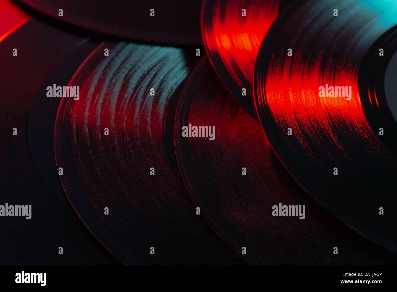Vinyl zeichnet Musik Hintergrund, Textur, 80er Jahre, Vintage, Retro, Akustik, 80er Jahre, Disco, Gradientenfarben, Nahaufnahme, Party, Tapete, Bildschirm, Postca Stockfoto