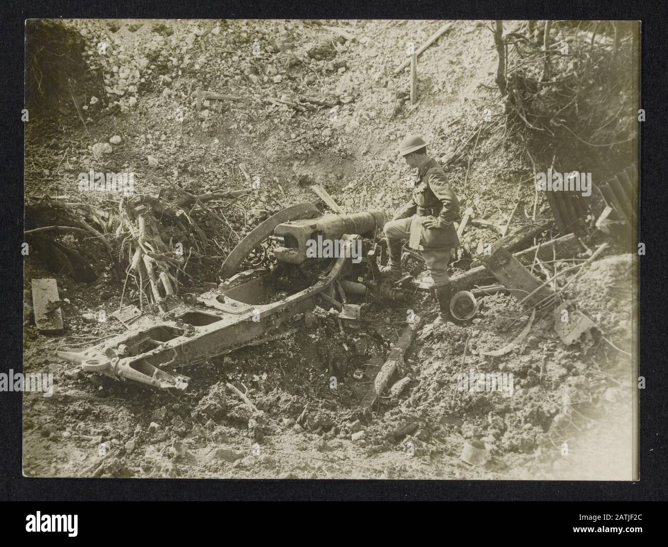 Beschreibung der Westfront: Deutsche Feldpistole, die von den Kanadiern in Courcelette Annotation: The Western Front gefangen genommen wurde. Die Kanadier nahmen deutsche Kanone in Courcelette fest Datum: September 1916 Ort: Courcelette, Frankreich Schlagwörter: WWI, Fronten, Gewehren, Kriegsbeute Stockfoto