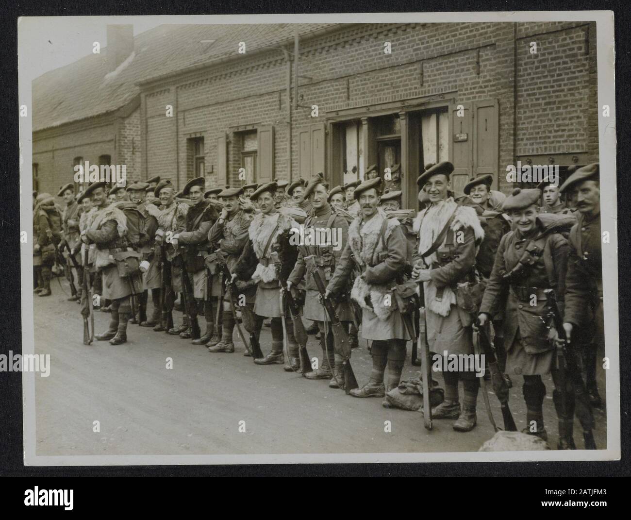 Die britische Westfront in Frankreich. Die deutsche Offensivbeschreibung: Ein Fröhlicher Haufen Black Watch - alle begierig, in die Kampfanmerkung aufzusteigen: British Western Front in Frankreich. Die deutsche Offensive. Eine fröhliche Gruppe der (schottischen) Soldaten der Black Watch - alle fröhlich, um bis heute in den Kampf zu gehen: {1914-1918} Ort: Frankreich Schlüsselwörter: WWI, Fronten, Soldaten Stockfoto