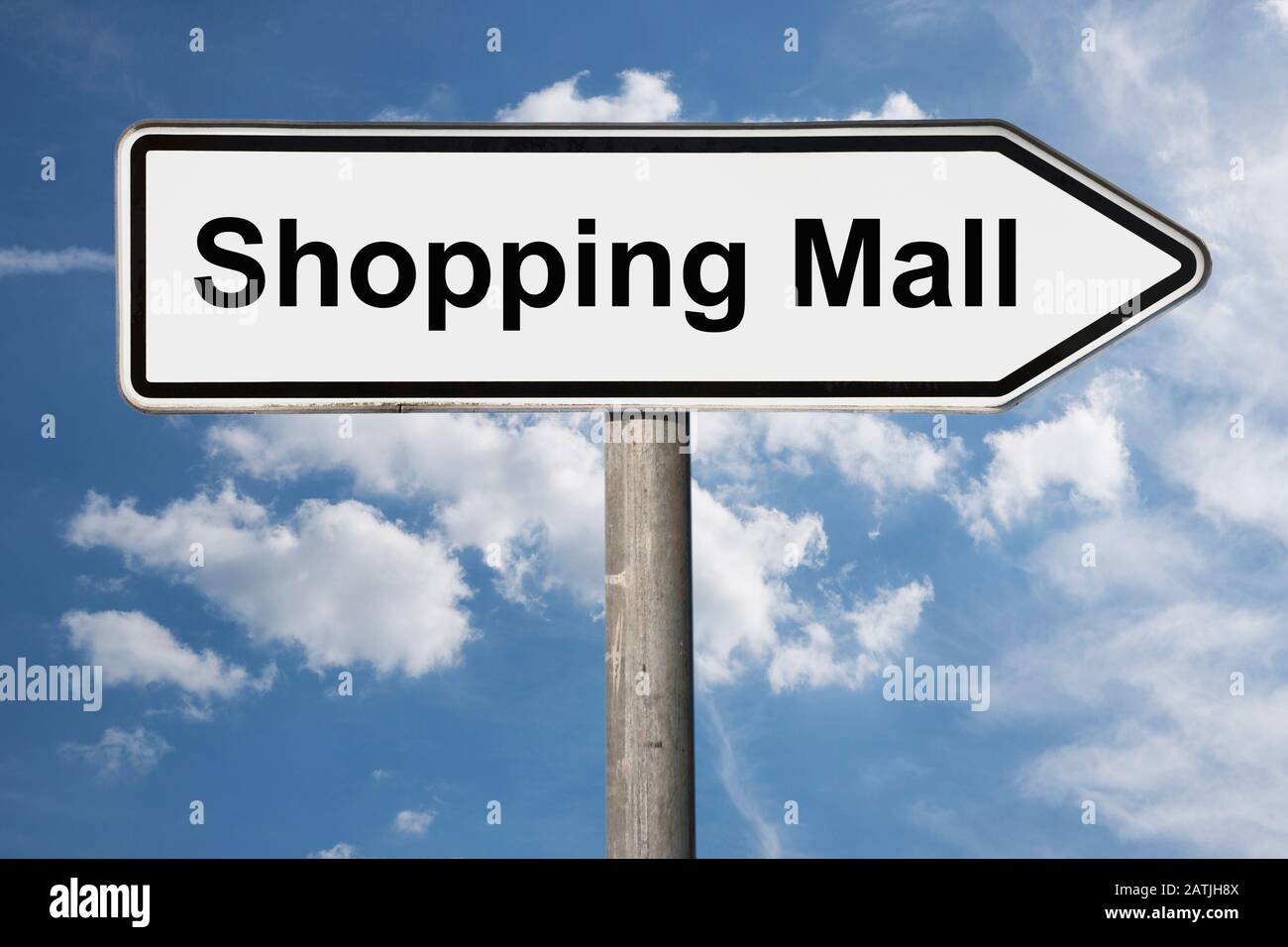 Detailfoto eines Wegweisers mit der Aufschrift Shopping Mall Stockfoto