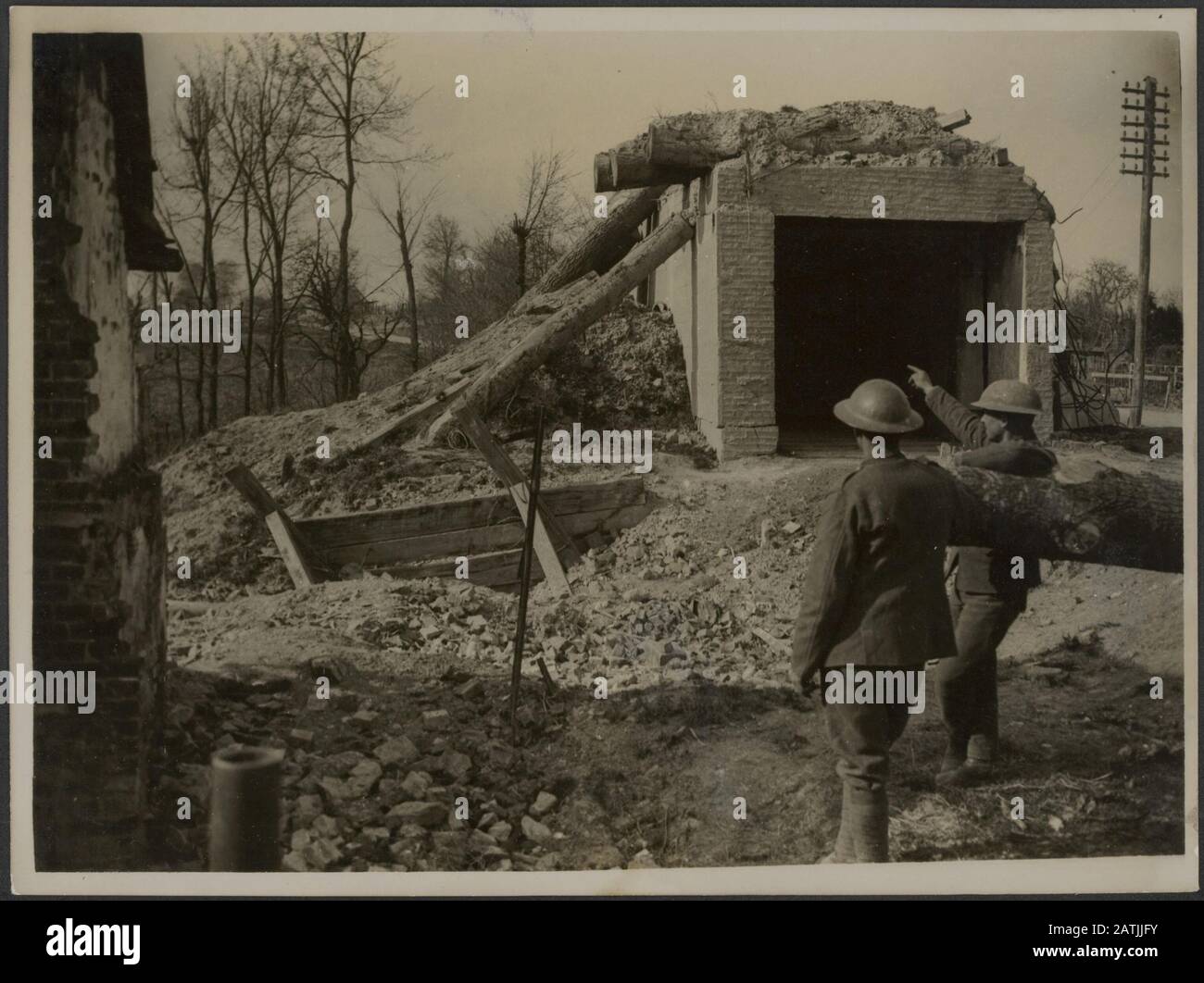 Die britische Westfront in Frankreich Beschreibung: Eine riesige deutsche Waffenemplatzierung. Anmerkung: Die britische Westfront in Frankreich. Eine riesige deutsche Waffenemplatzierung. Datum: {1914-1918} Ort: Frankreich Schlüsselwörter: Weltkrieg, Fronten, Waffen, Soldaten, Zerstörung Stockfoto